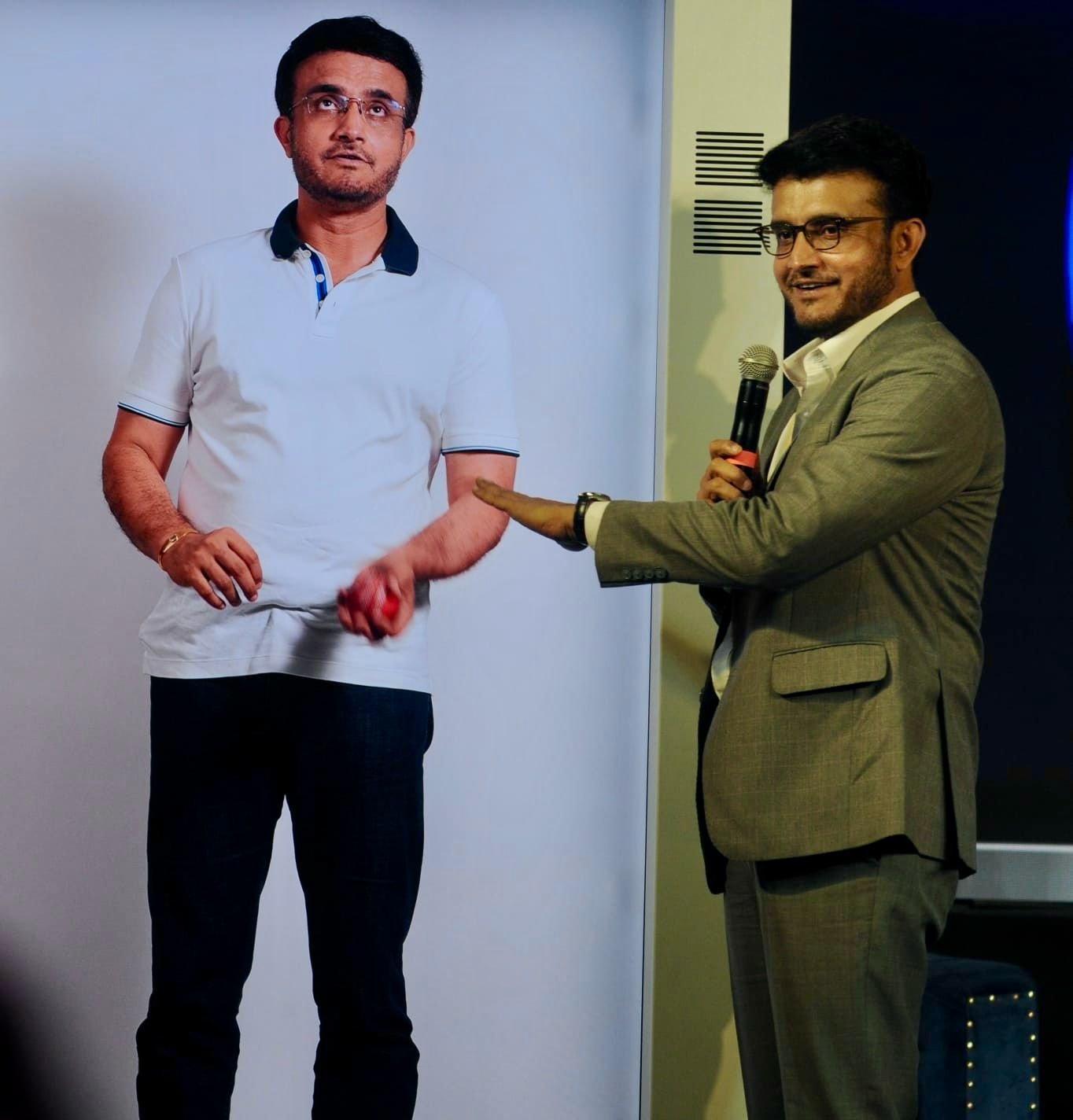 Ikonz Unveils AI Digital Avatar of Sourav Ganguly on the HXR Device