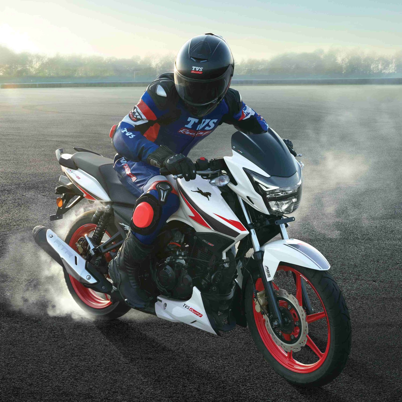 INDIA’S MOST POWERFUL 160 CC MOTORCYCLE - TVS APACHE RTR 160 NOW WITH DUAL CHANNEL ABS
