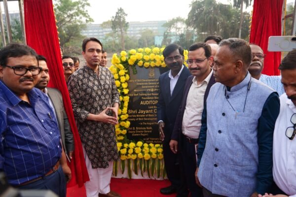 Jayant Chaudhary, Minister of State (I/C) for Skill Development and Entrepreneurship reviews Academic and Infrastructure Initiatives of CSTARI Kolkata