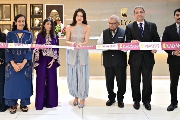 Bollywood Actress Ms. Sara Ali Khan Inaugurates Kalyan Jewellers New Showroom in Kankurgachi, Kolkata